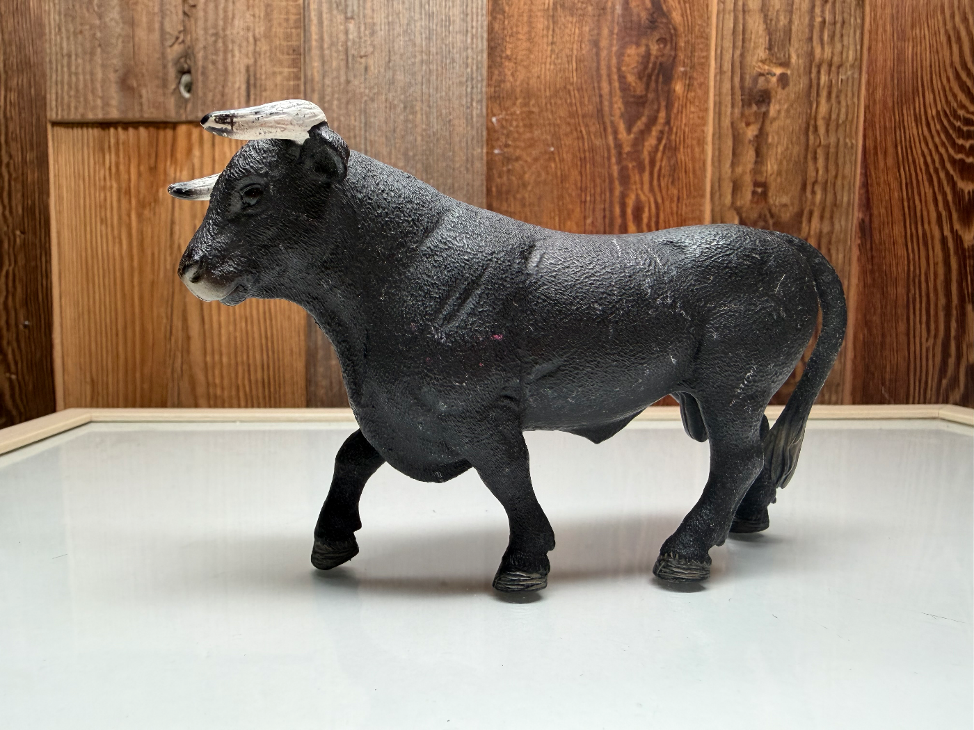 Schleich Farm World Zwarte Stier (13875)