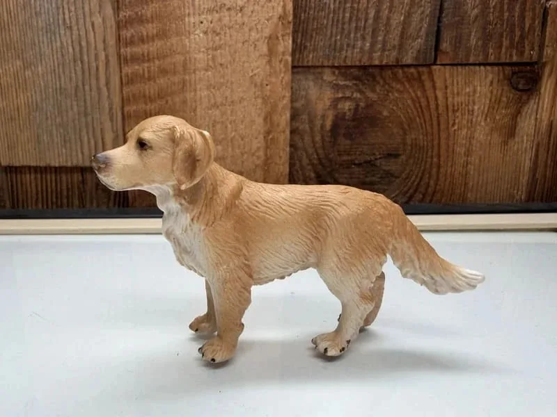 Schleich Farm World Golden Retriever (16335)