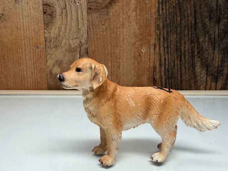 Schleich Farm World Golden Retriever (16335)
